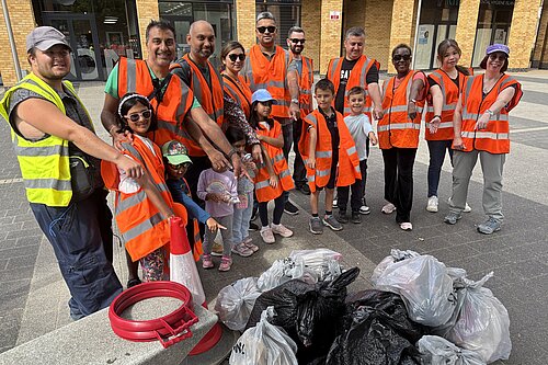 litter pick around Brooklands Square, August 2025
