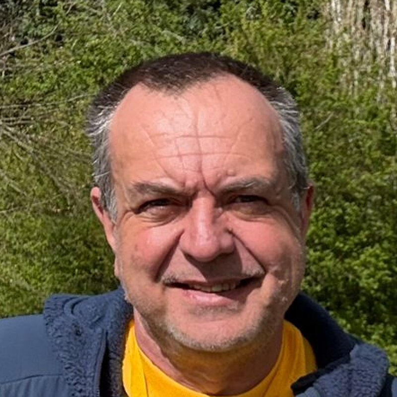 Sign for Olney with Scott Humphries and Tara Jefferies