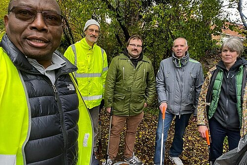 Cllrs Tony Pyakhire & Andy Carr with local residents