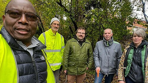 Cllrs Tony Pyakhire & Andy Carr with local residents